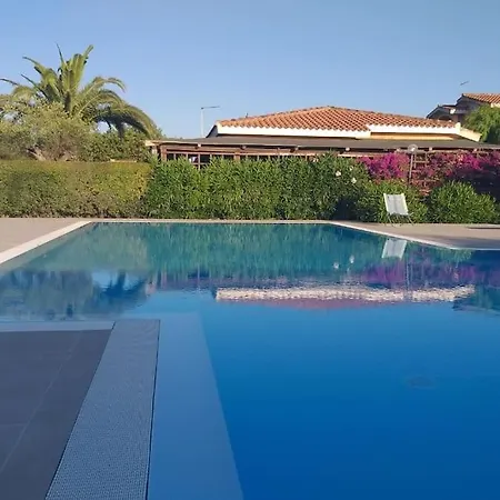 別荘 Comfortable With Swimmingpool SantʼAnna Arresi